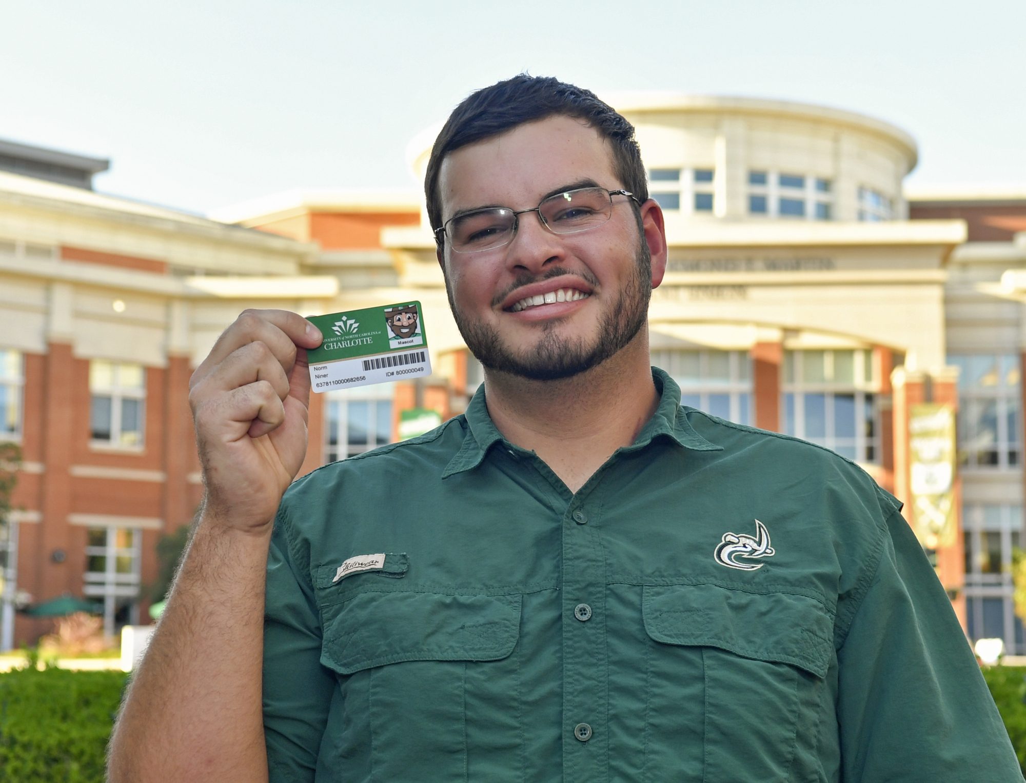 Student holds up 49er Card